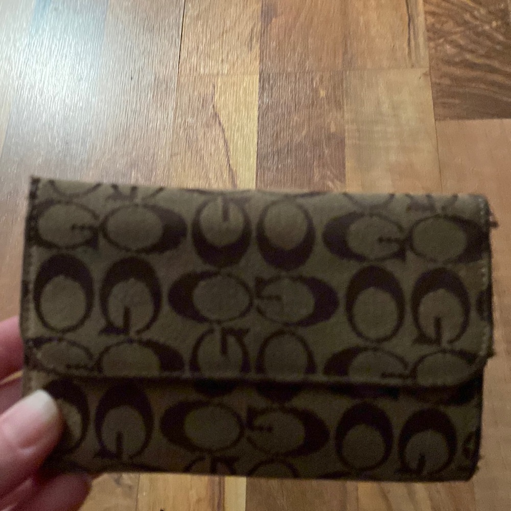 Wallet/Billfold brown lots of card space and inside zipper and pocket on back